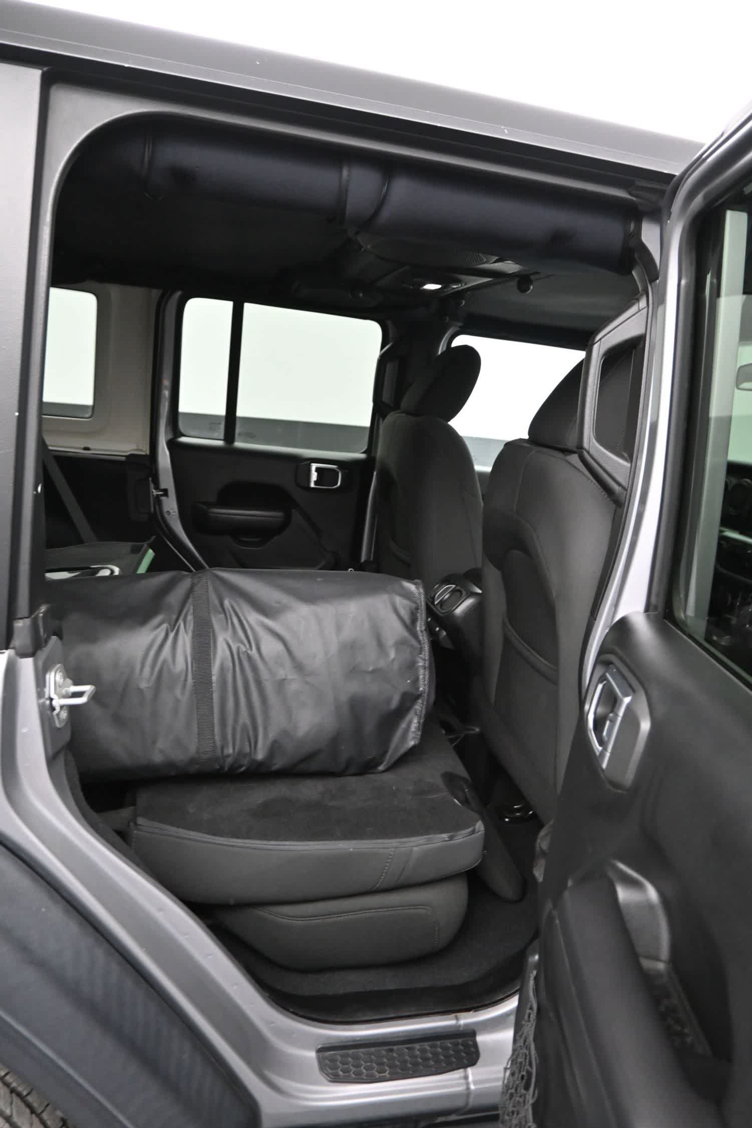 Used 2018 Jeep Wrangler Unlimited Sport S AWD/4WD image 12