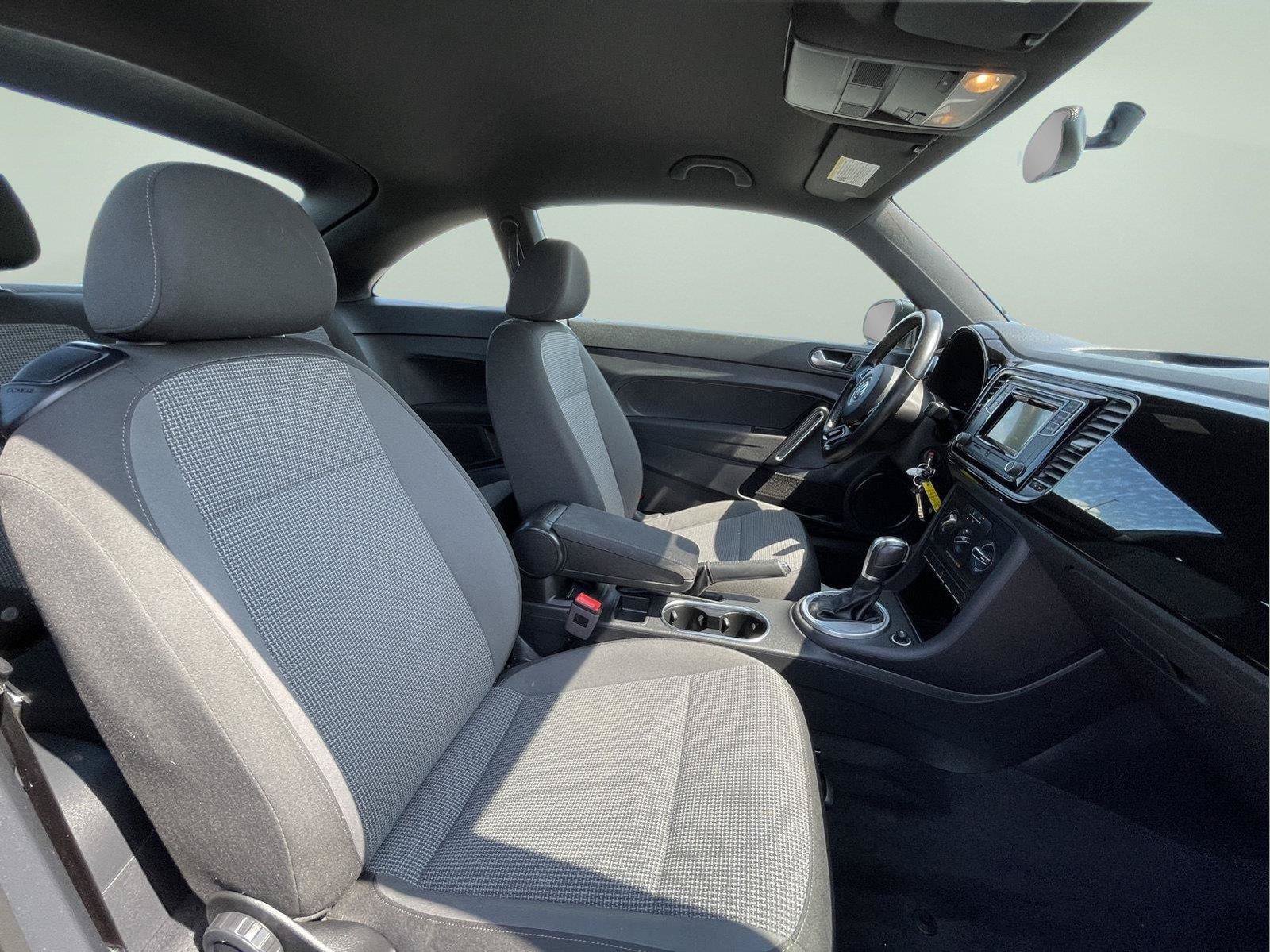 Used 2018 Volkswagen Beetle 2.0T FWD image 22