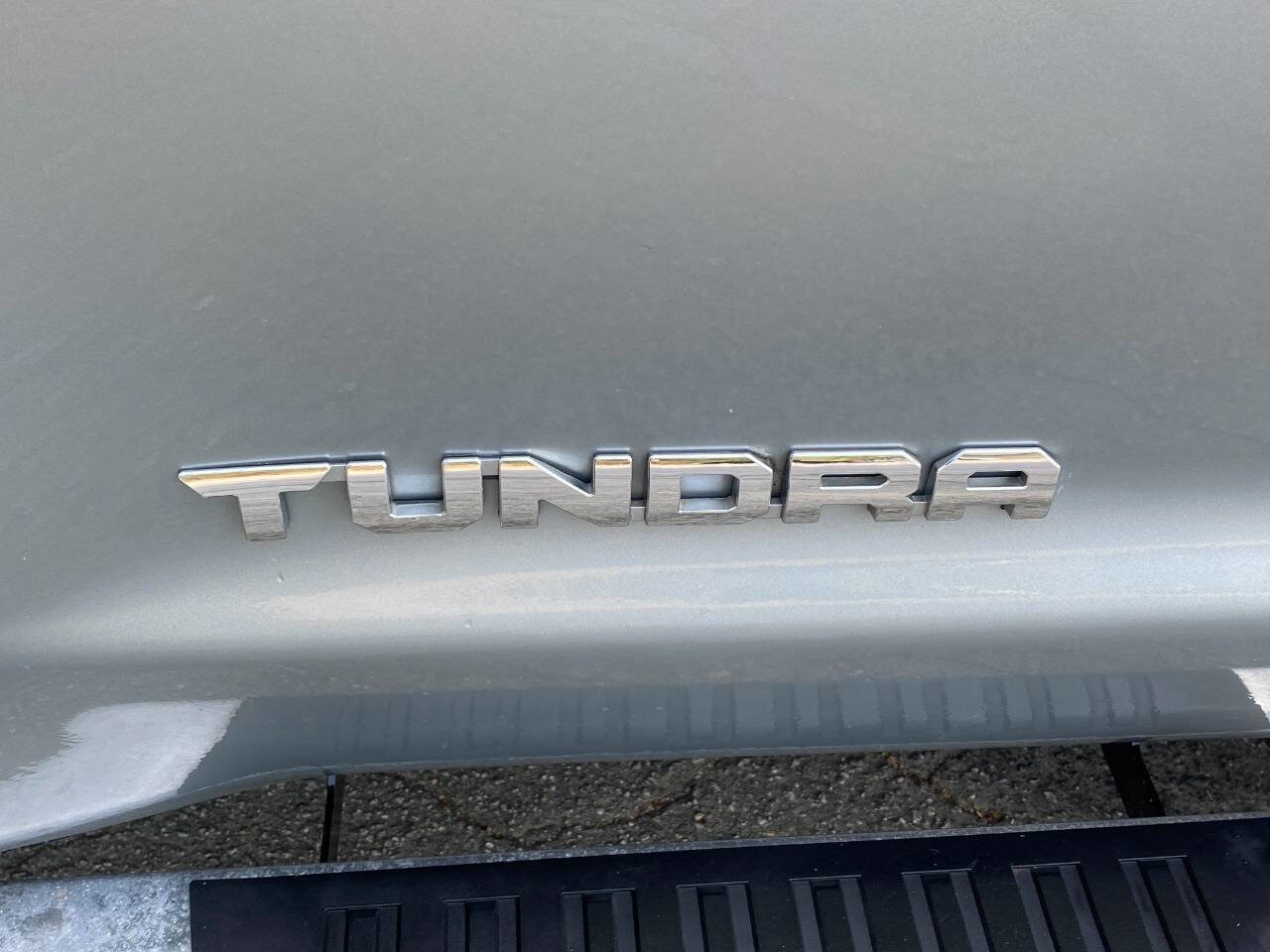 Used 2014 Toyota Tundra SR5 w/ SR5 Upgrade Package image 12