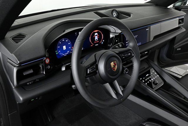 Certified 2025 Porsche Macan Electric image 4