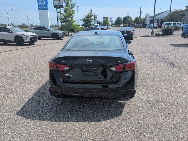 Used 2024 Nissan Altima 2.5 SV FWD image 16