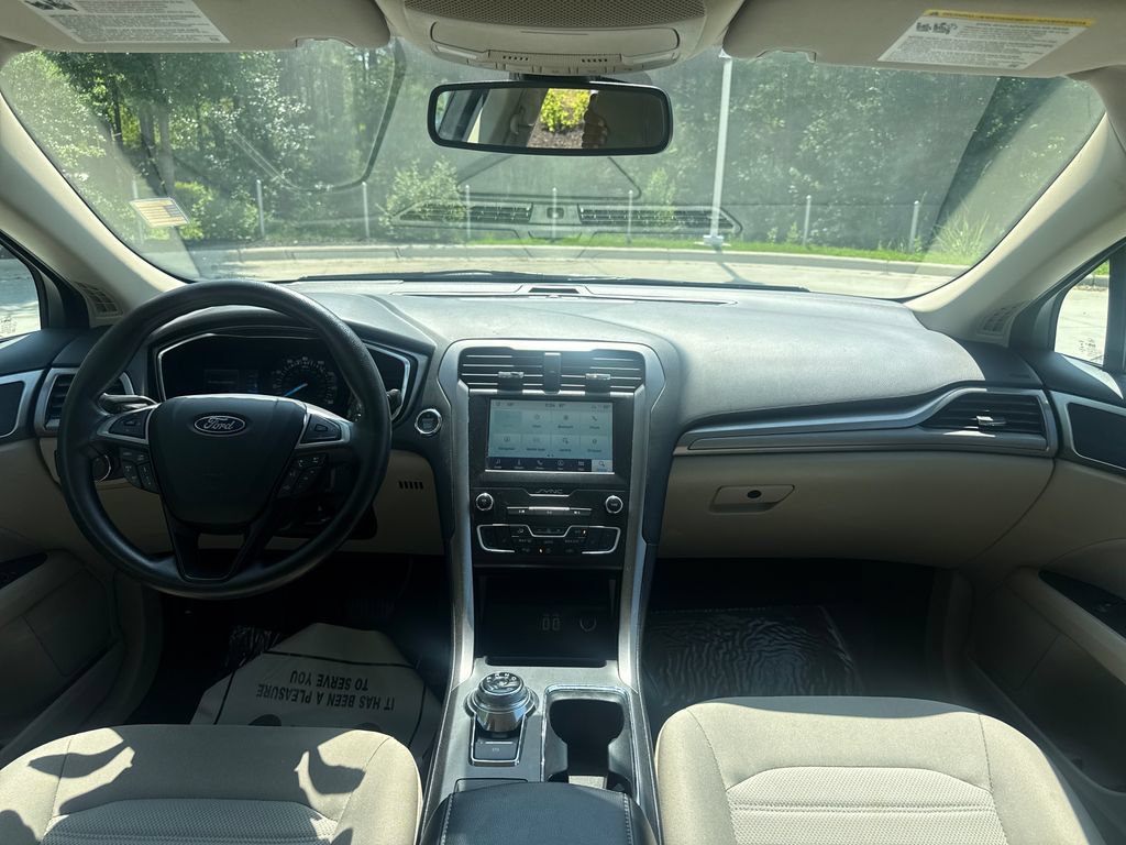 Used 2020 Ford Fusion SE AWD/4WD image 16