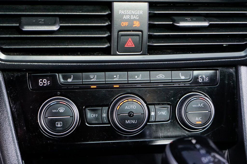 Used 2022 Volkswagen Jetta SE image 32