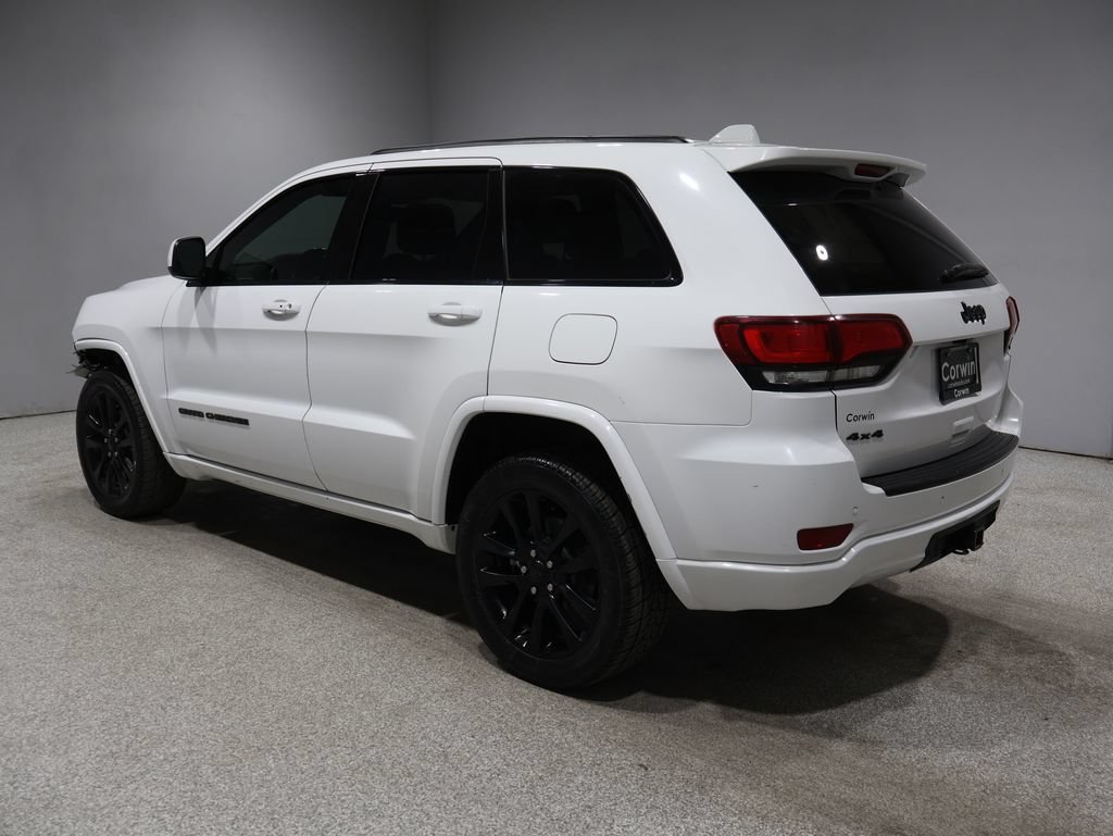 Used 2018 Jeep Grand Cherokee Altitude AWD/4WD image 4