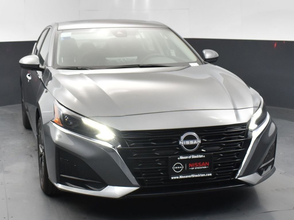 New 2025 Nissan Altima 2.5 SV w/ SV Special Edition Package FWD image 2