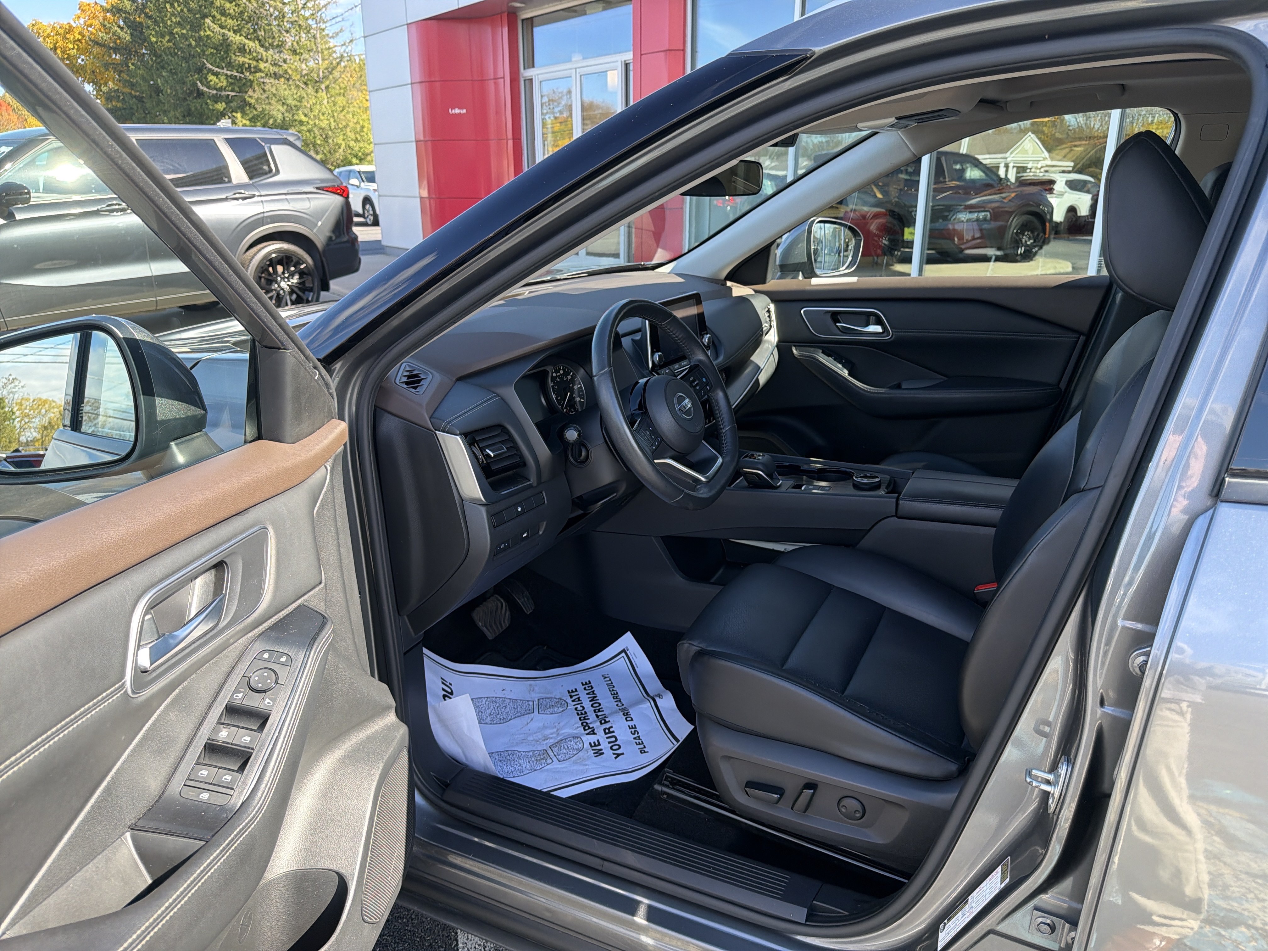 Used 2021 Nissan Rogue SV w/ Premium Package AWD/4WD image 2