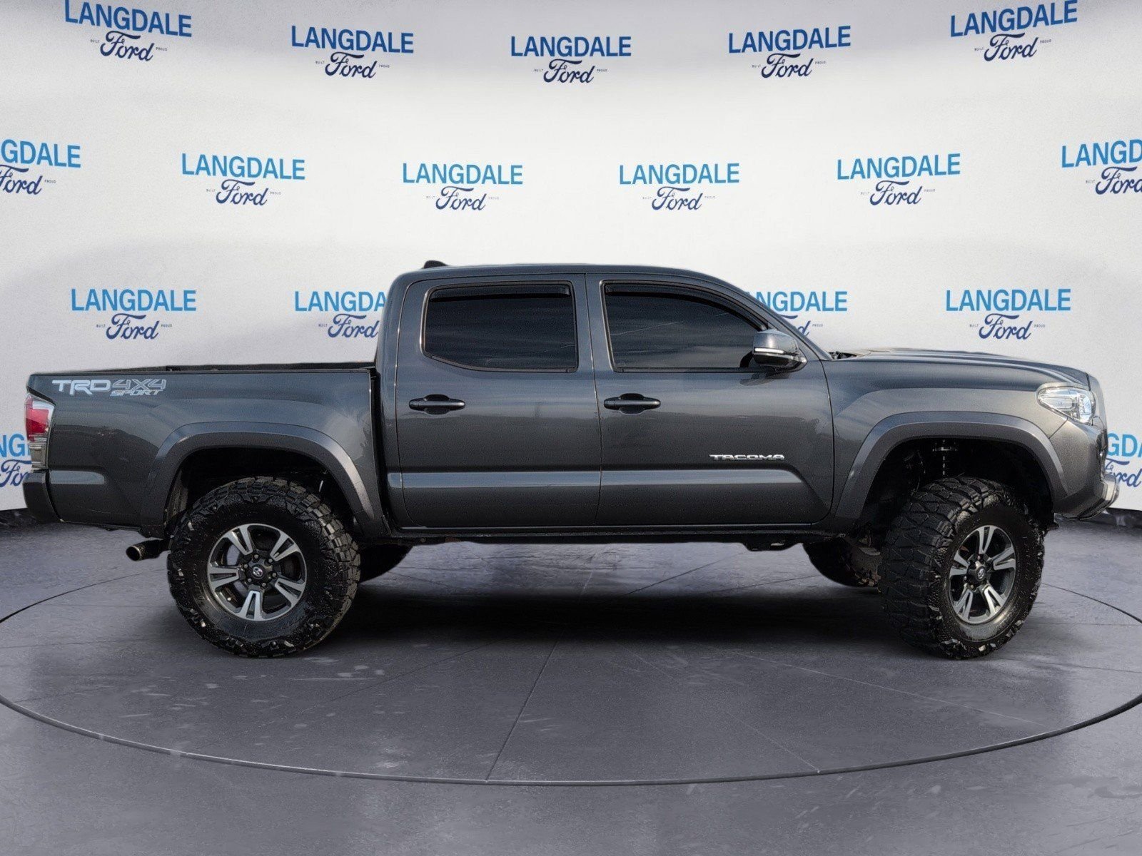 Used 2019 Toyota Tacoma TRD Sport AWD/4WD image 3