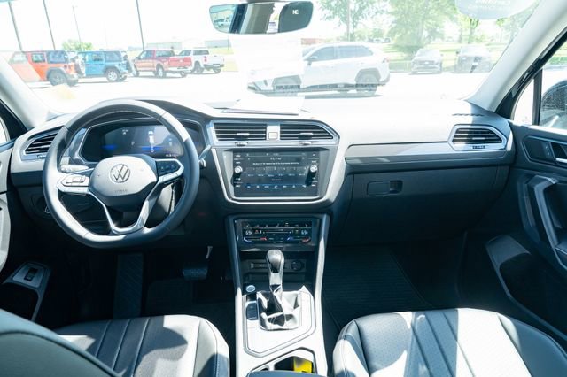 Certified 2023 Volkswagen Tiguan SE FWD image 31