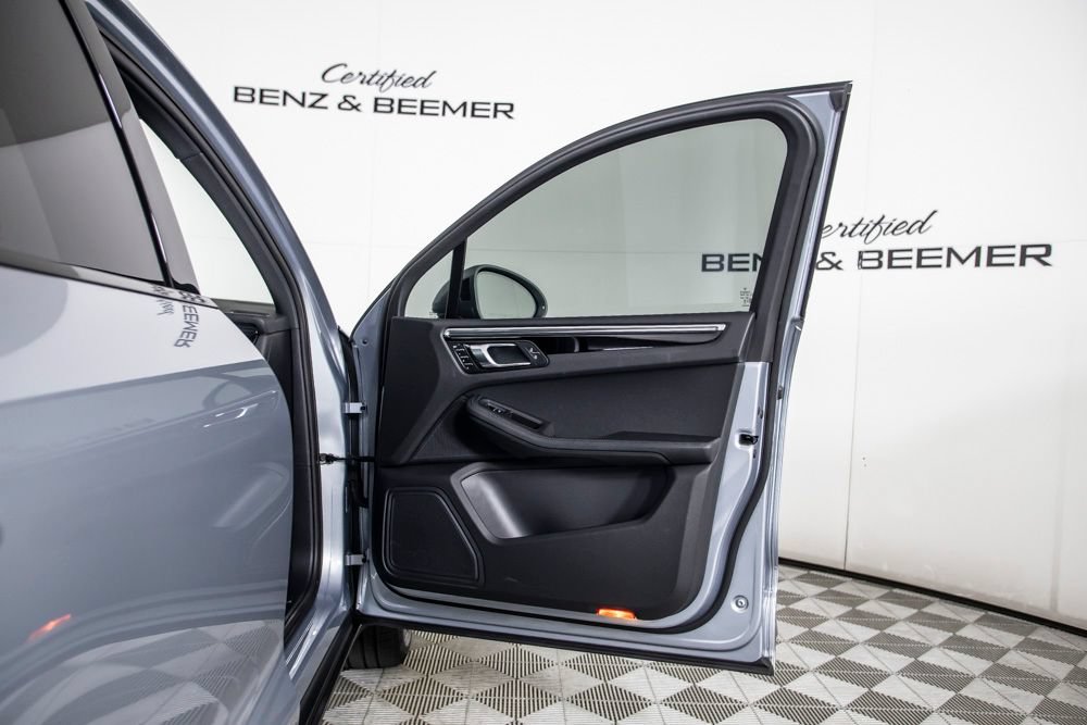 Used 2024 Porsche Macan AWD/4WD image 20