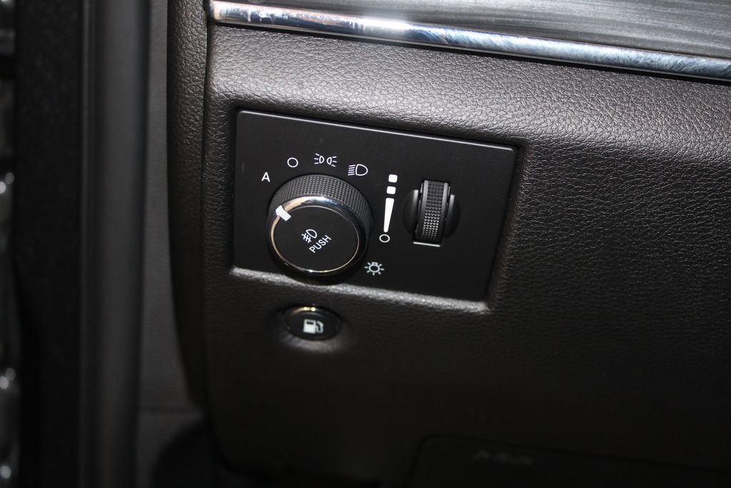 Used 2021 Jeep Grand Cherokee Limited w/ Trailer Tow Group IV image 42