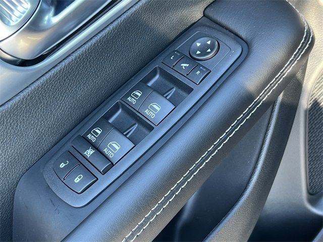 New 2026 Chrysler Pacifica Limited w/ Uconnect Theater Family Group image 17