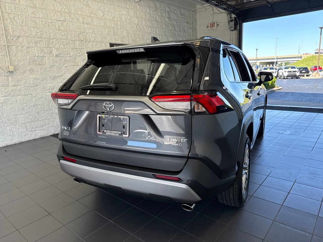 Used 2023 Toyota RAV4 Limited w/ Limited Grade Weather Package AWD/4WD image 7