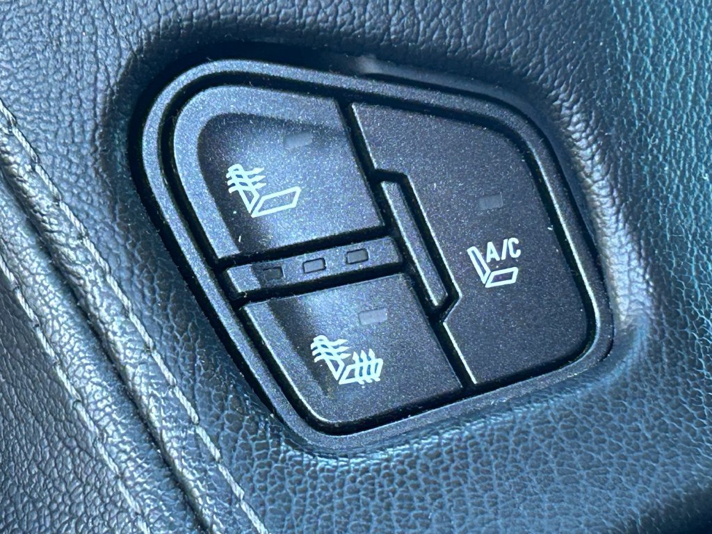 Used 2015 GMC Yukon Denali w/ Touring Package AWD/4WD image 15