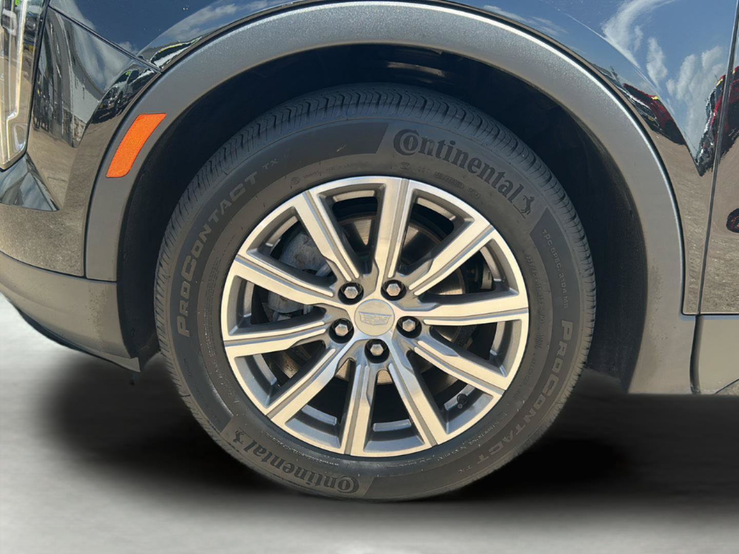 Used 2022 Cadillac XT4 Sport w/ Comfort Package AWD/4WD image 29