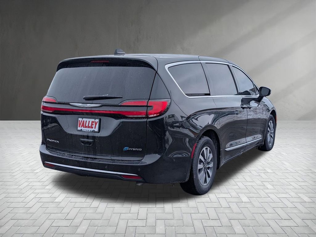 Used 2023 Chrysler Pacifica Touring-L image 9