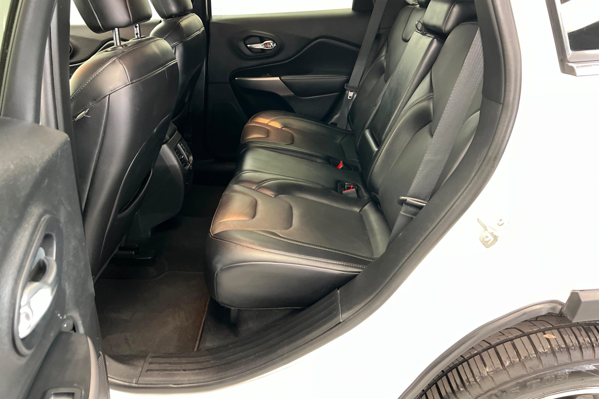 Used 2021 Jeep Cherokee Limited image 21