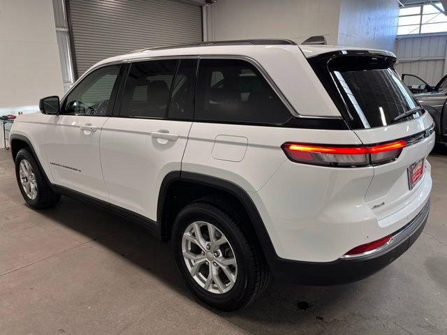 Used 2024 Jeep Grand Cherokee Limited image 5