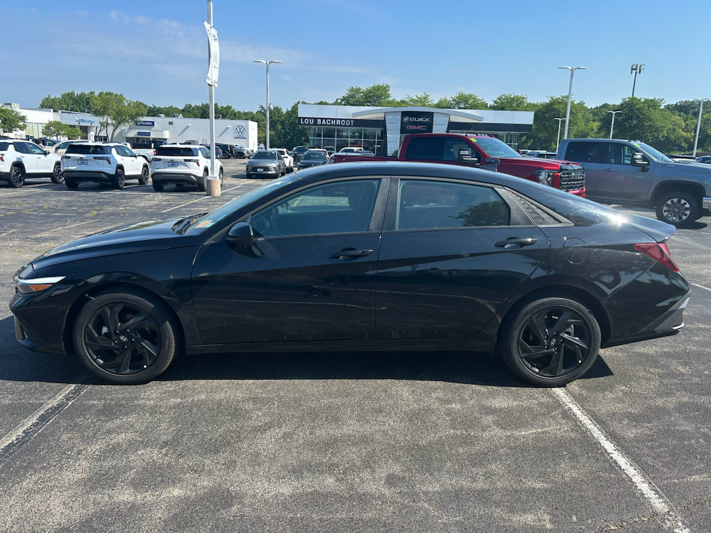 Used 2026 Hyundai Elantra Sport FWD image 8