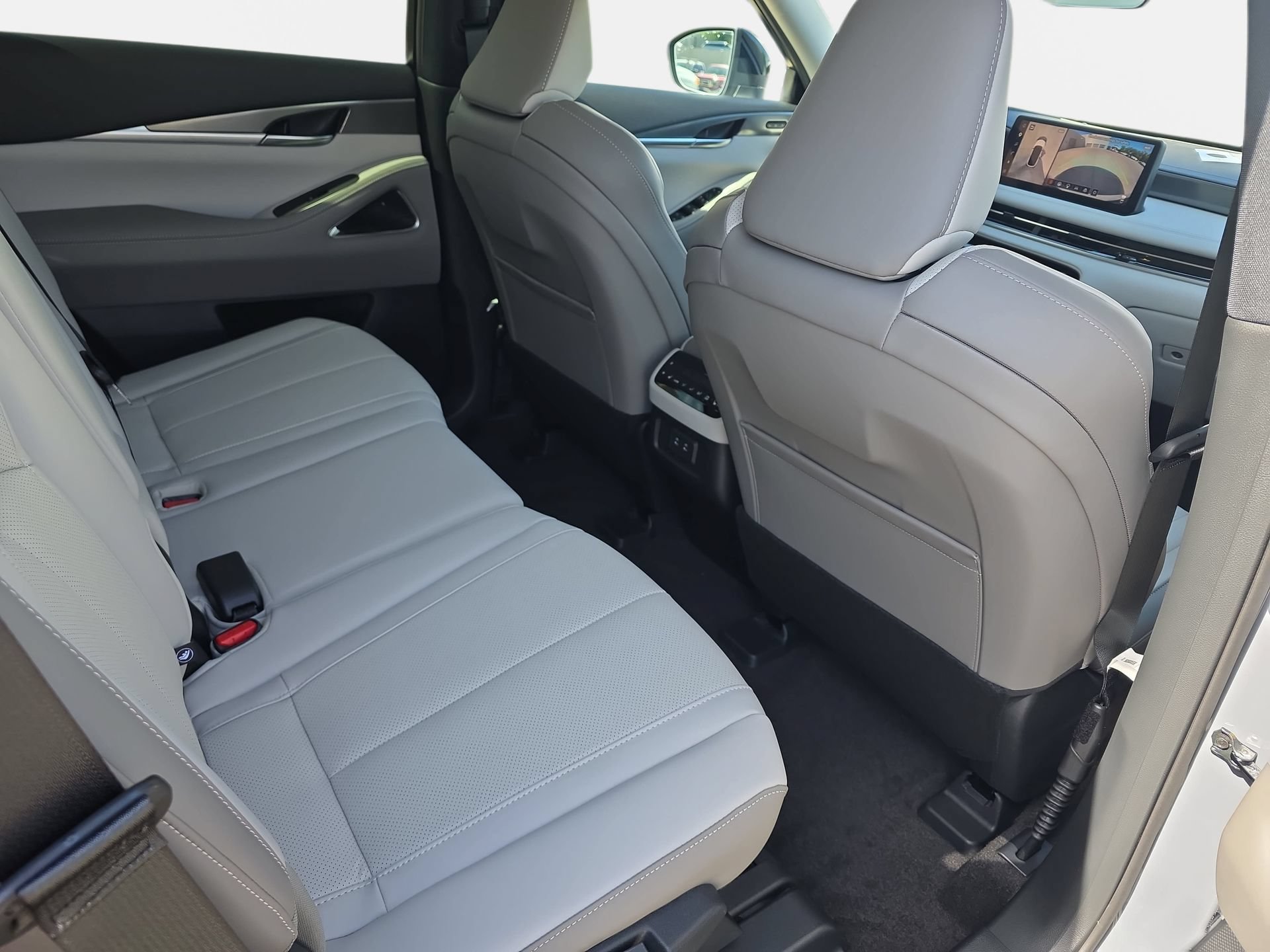 New 2027 INFINITI QX60 Luxe w/ Cargo Package FWD image 11
