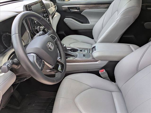 Used 2021 Toyota Highlander Limited FWD image 16