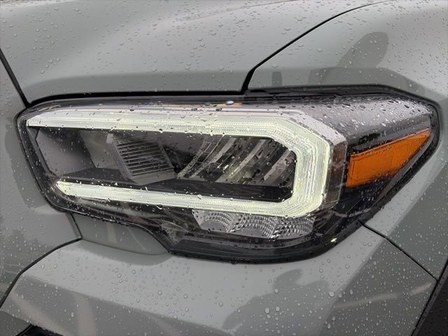 Used 2023 Toyota Tacoma TRD Off-Road w/ TRD Premium Off Road Package image 13