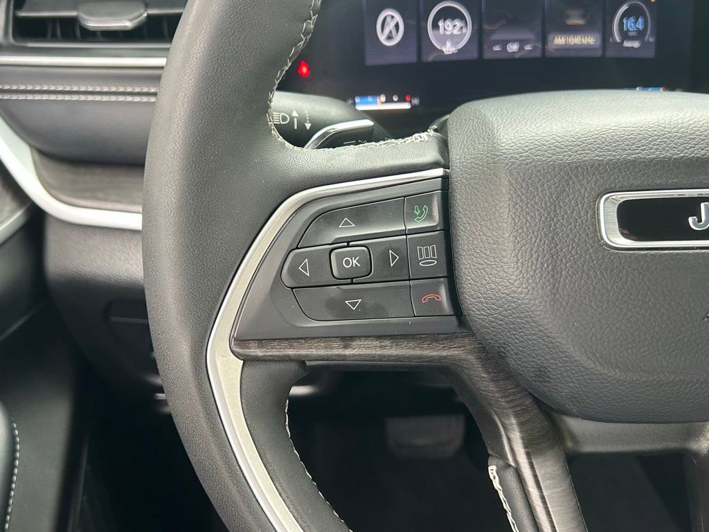 Certified 2024 Jeep Grand Cherokee Limited w/ Black Appearance Package image 50