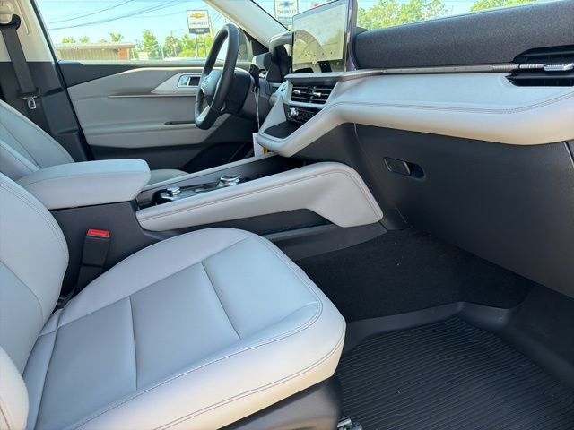 New 2026 Ford Explorer Active w/ Active Comfort Package RWD image 14