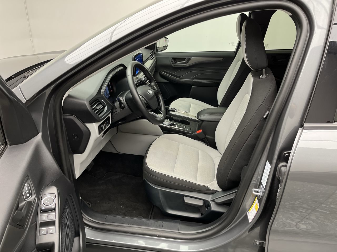 Certified 2025 Ford Escape Active w/ Cold Weather Package AWD/4WD image 3