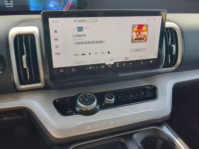 New 2025 Ford Expedition Active AWD/4WD image 28