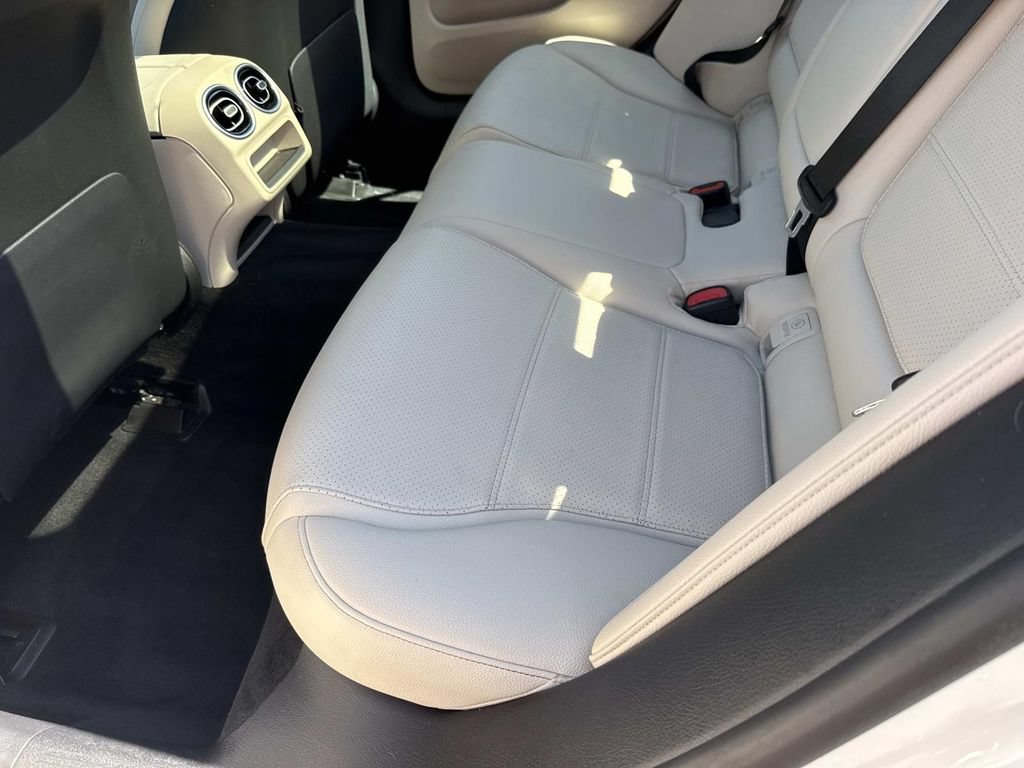 Used 2023 Mercedes-Benz C 300 Sedan image 15