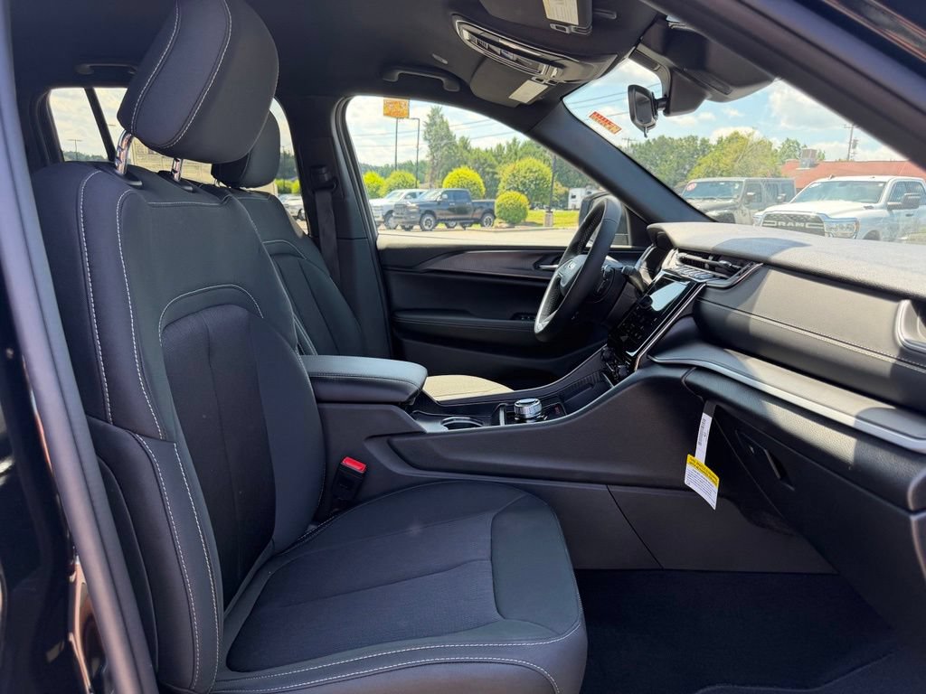 New 2026 Jeep Grand Cherokee Laredo RWD image 30
