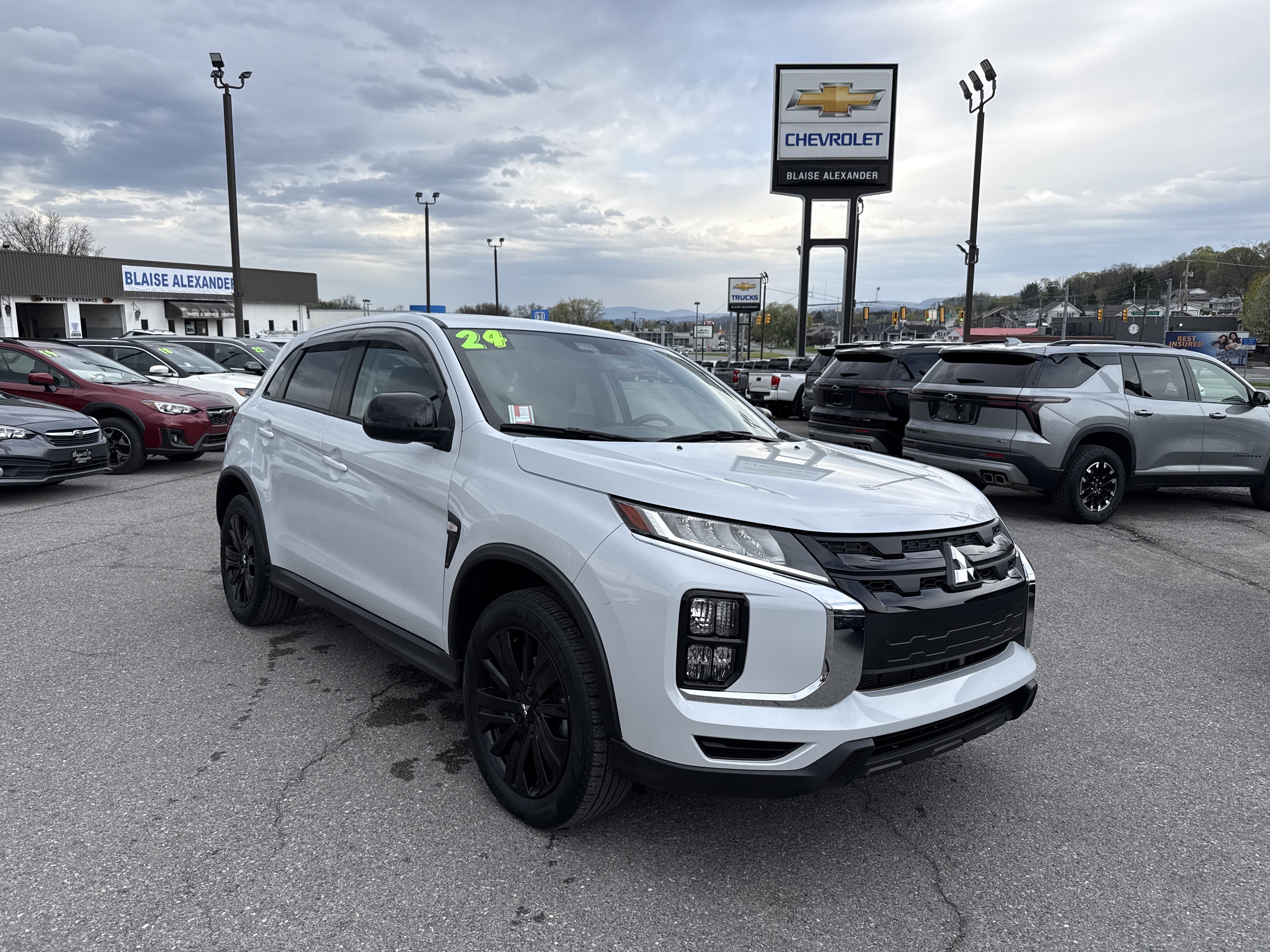 Used 2024 Mitsubishi Outlander Sport LE image 1