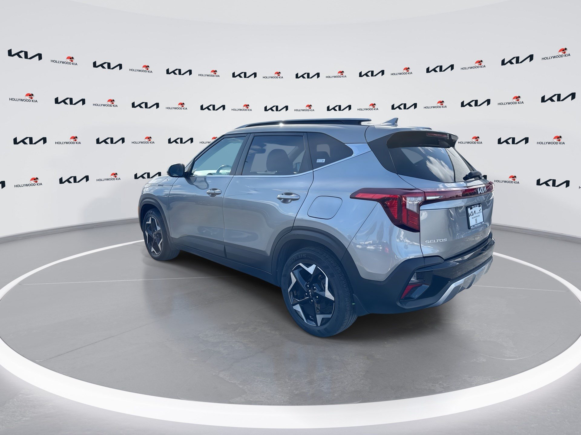Used 2024 Kia Seltos EX FWD image 6