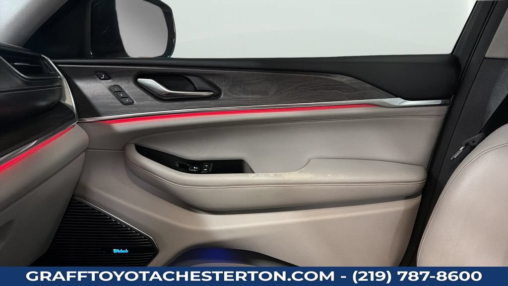 Used 2021 Jeep Grand Cherokee L Overland w/ Luxury Tech Group IV AWD/4WD image 26