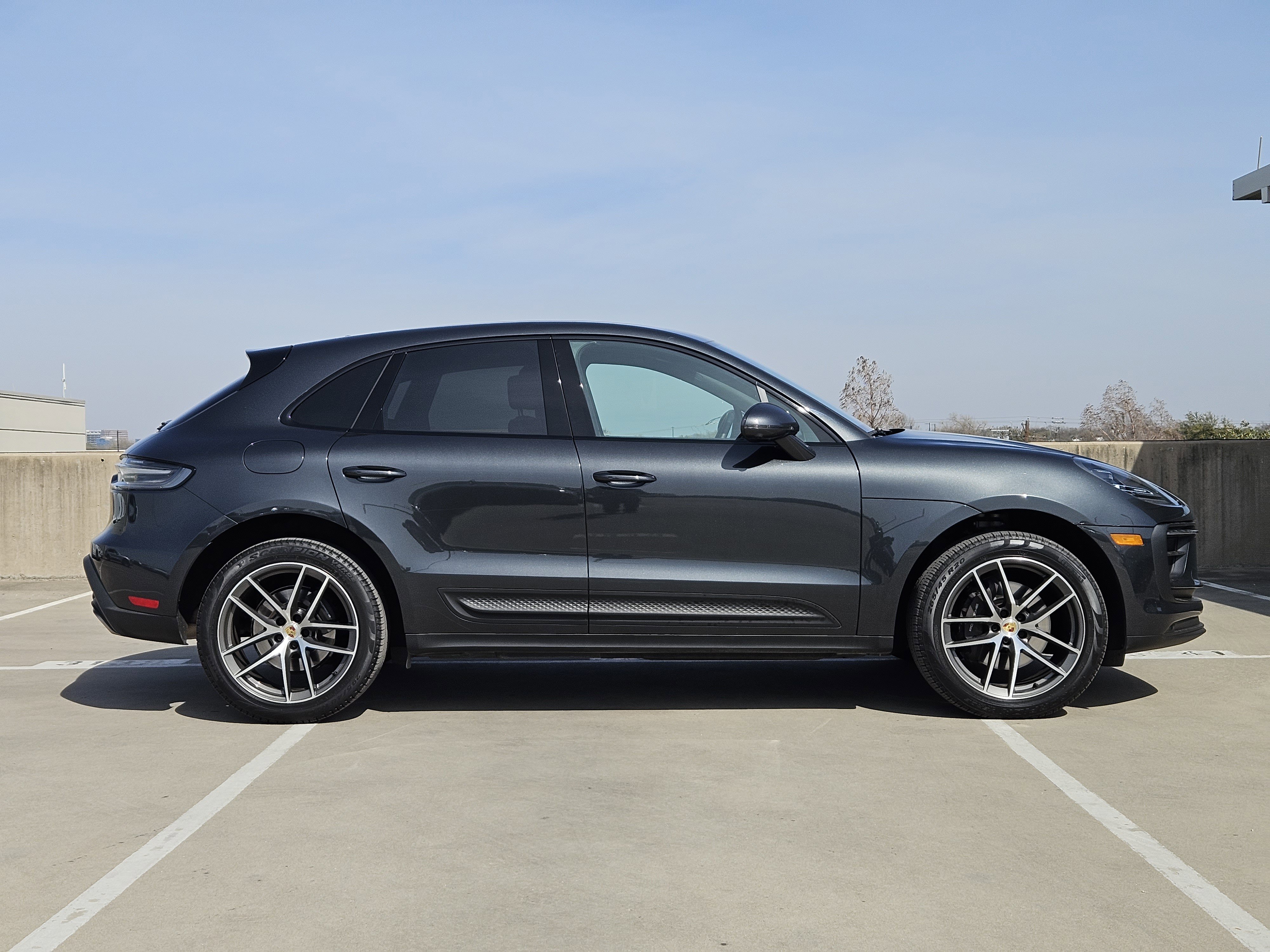 Used 2023 Porsche Macan Turbo image 9