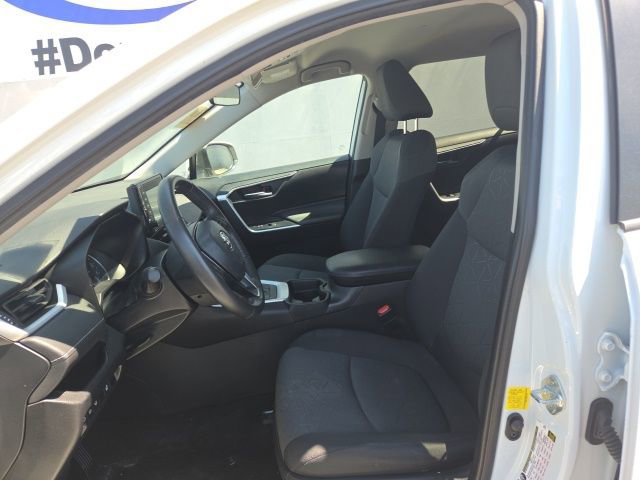 Used 2021 Toyota RAV4 XLE w/ XLE Grade Weather Package AWD/4WD image 18