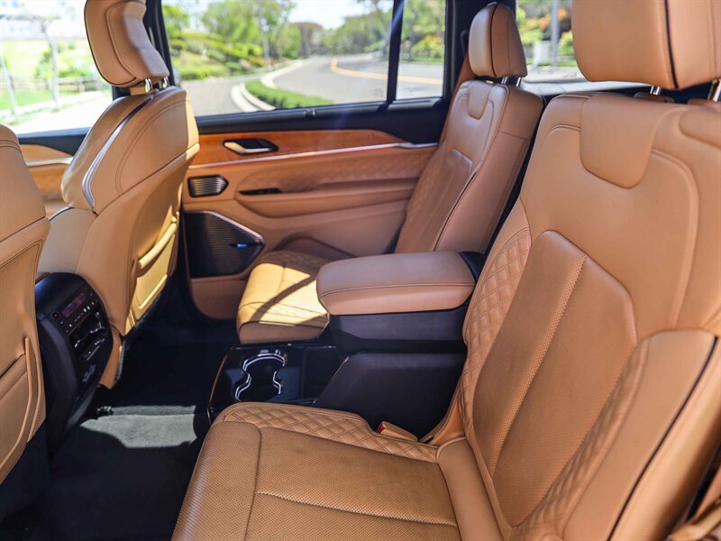 Used 2021 Jeep Grand Cherokee L Summit image 20