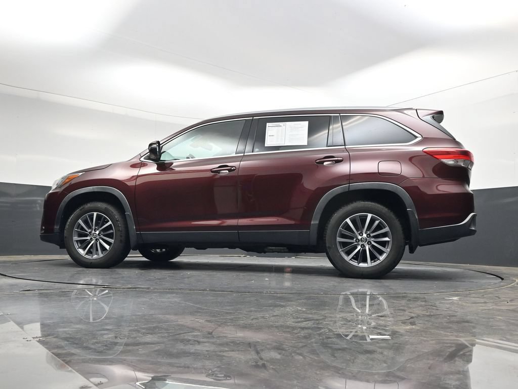 Used 2019 Toyota Highlander XLE AWD/4WD image 37