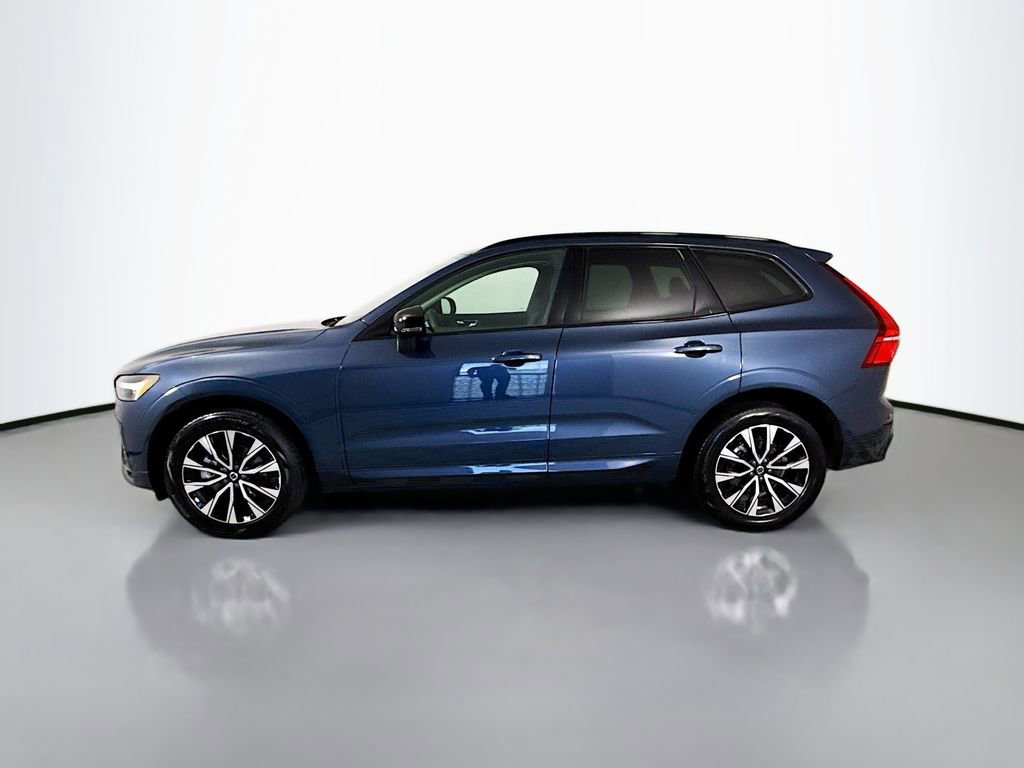 Used 2025 Volvo XC60 B5 Core AWD/4WD image 2