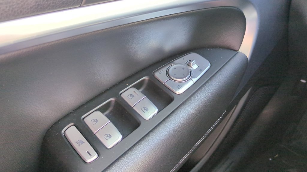 Used 2022 Genesis G70 2.0T RWD image 18
