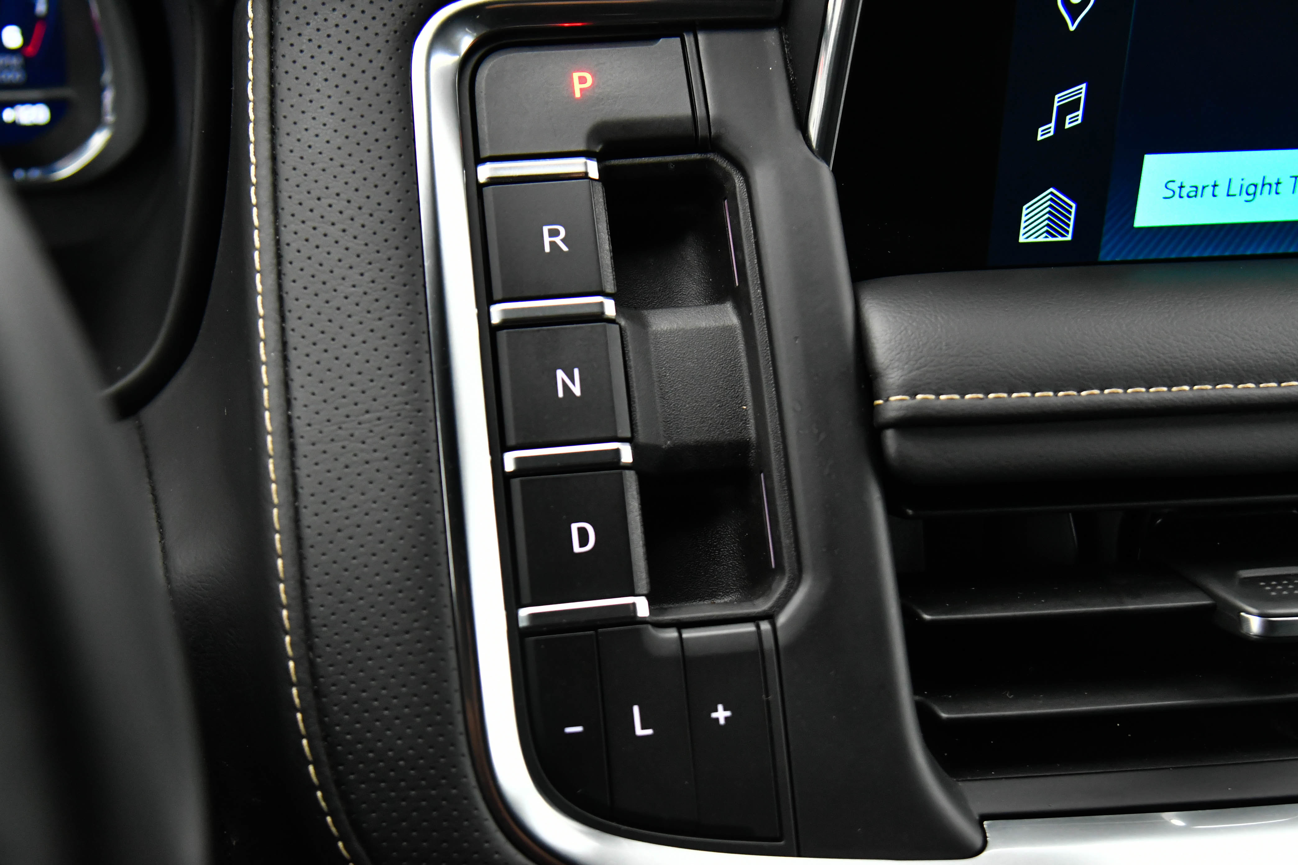 Used 2023 Chevrolet Suburban Premier image 30