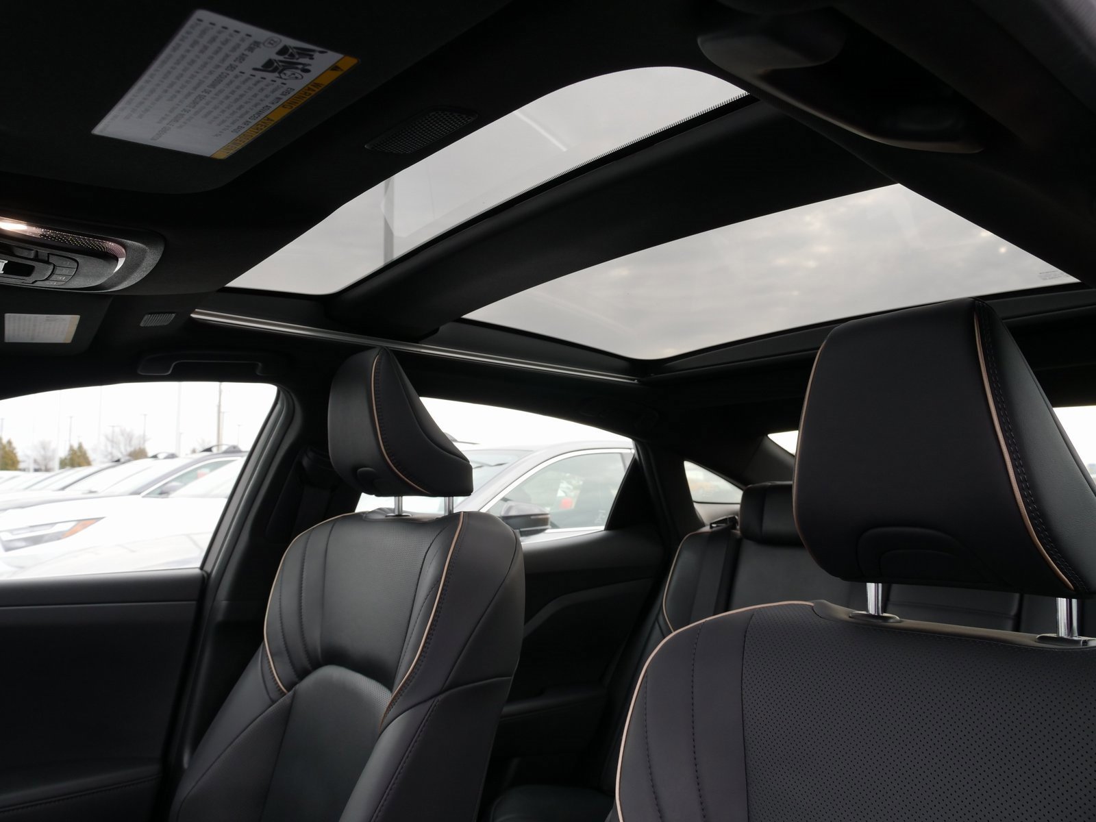 Used 2023 Toyota Crown Limited image 27