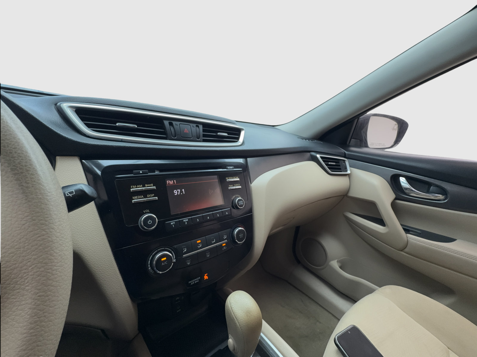 Used 2015 Nissan Rogue S FWD image 17