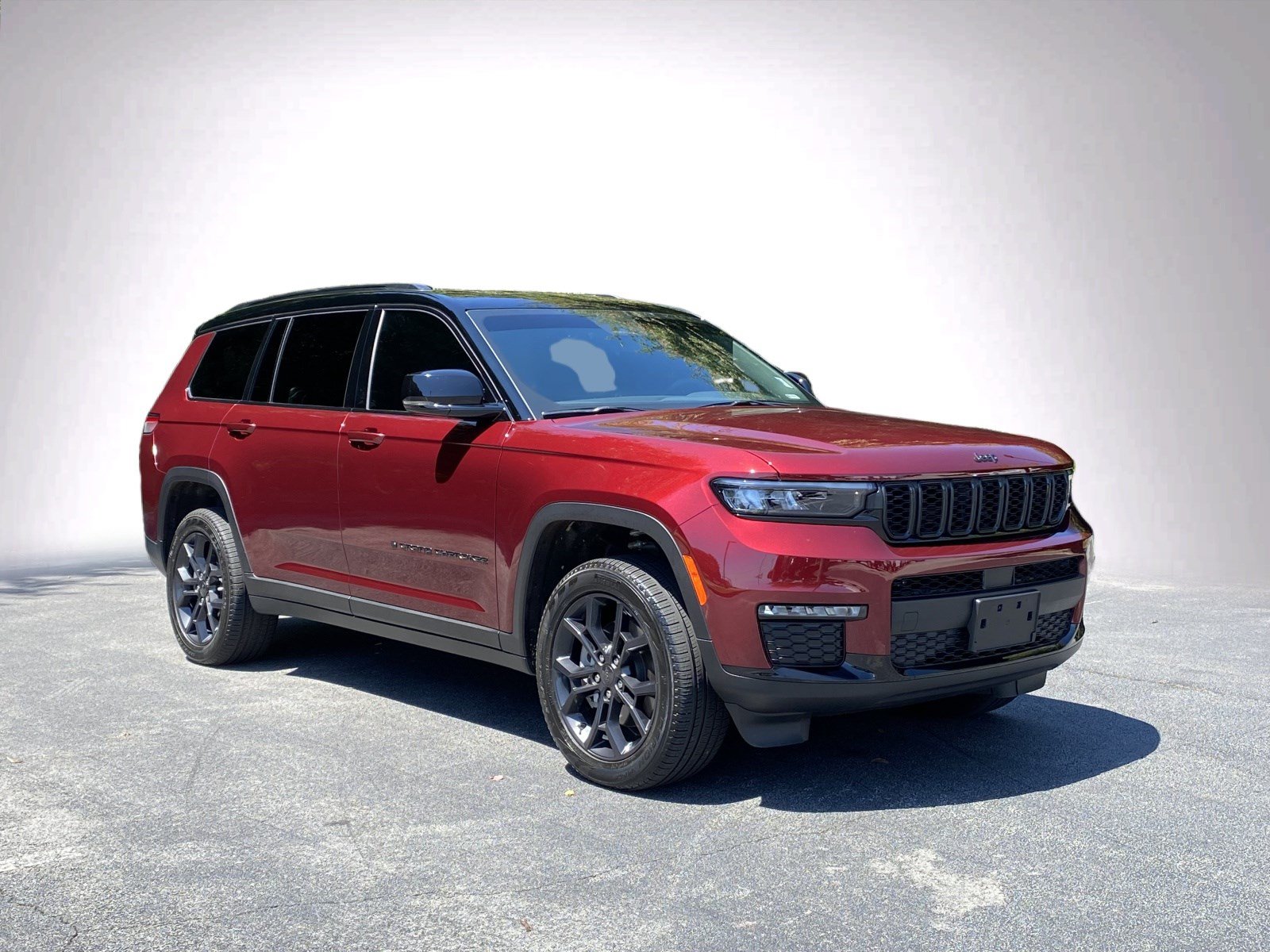 Used 2025 Jeep Grand Cherokee L Limited w/ Trailer Tow Package AWD/4WD image 2