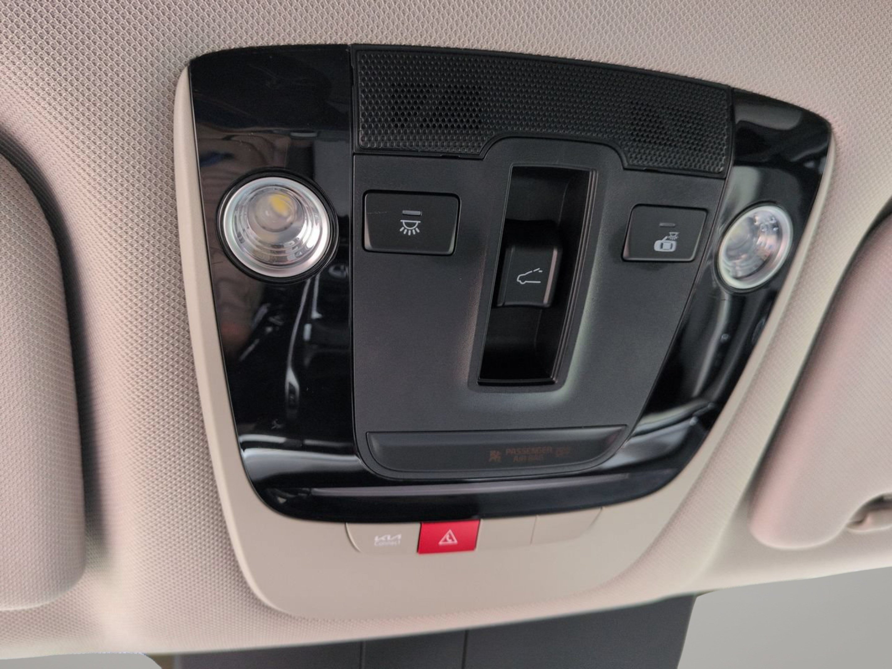Certified 2025 Kia Sorento S w/ Panoramic Sunroof Package FWD image 26