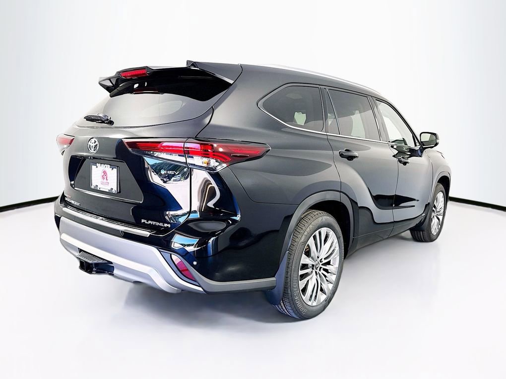 New 2026 Toyota Highlander Platinum image 9