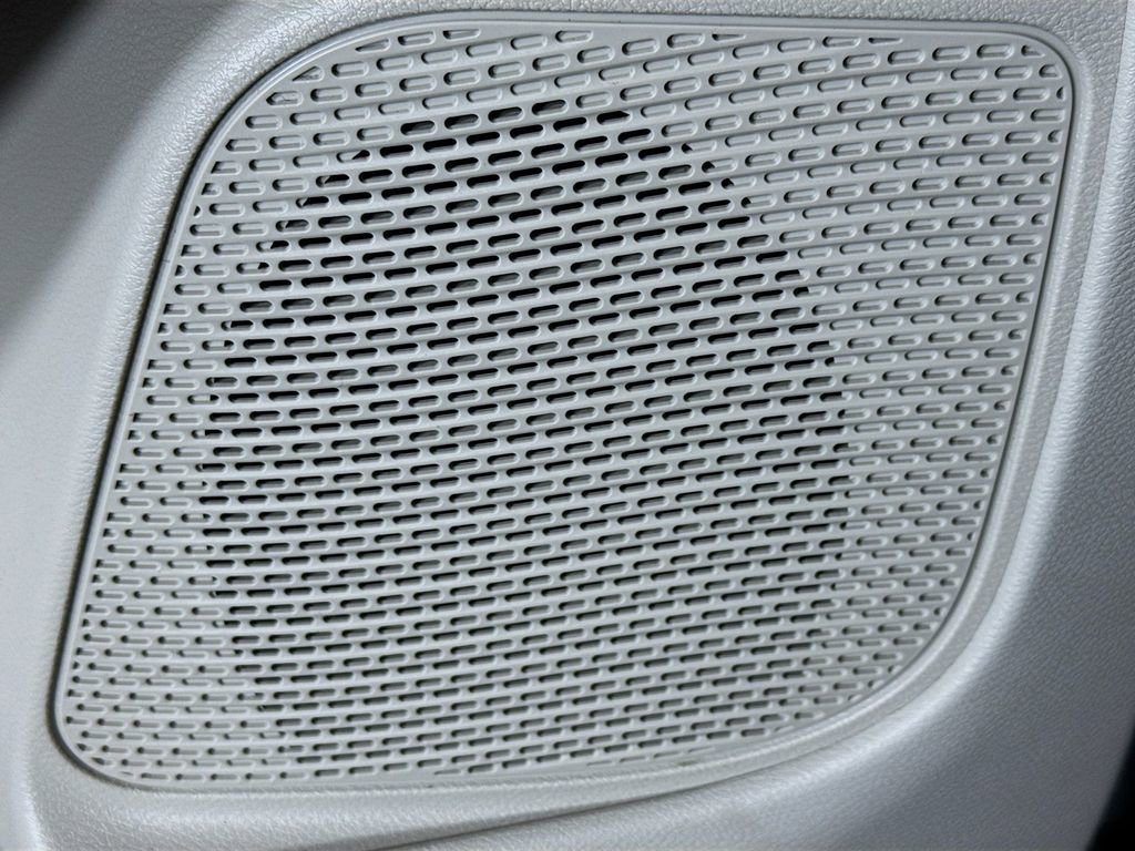 Used 2022 Chrysler Pacifica Touring-L image 18