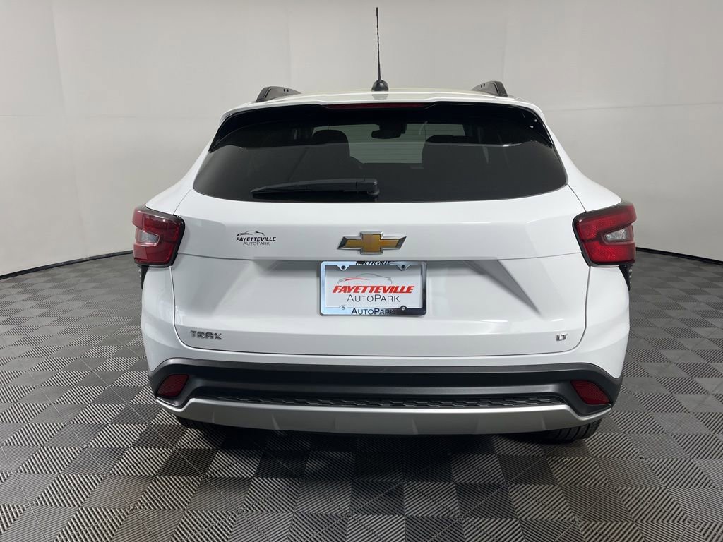 Certified 2025 Chevrolet Trax LT FWD image 10