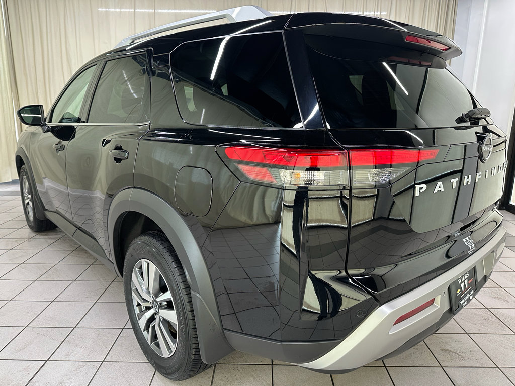 Used 2025 Nissan Pathfinder SL AWD/4WD image 9