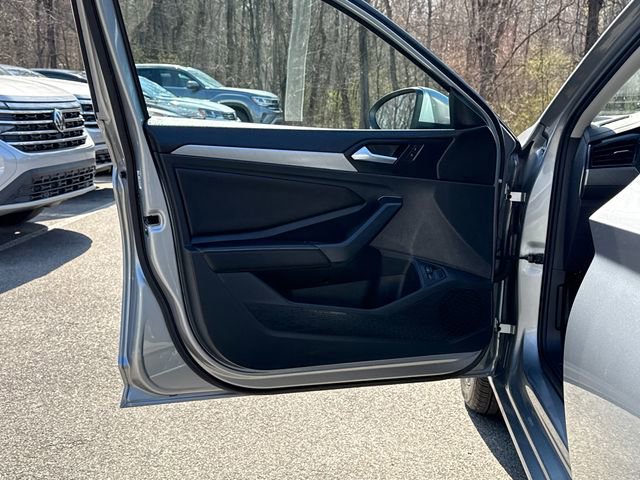 Used 2023 Volkswagen Jetta SE image 11